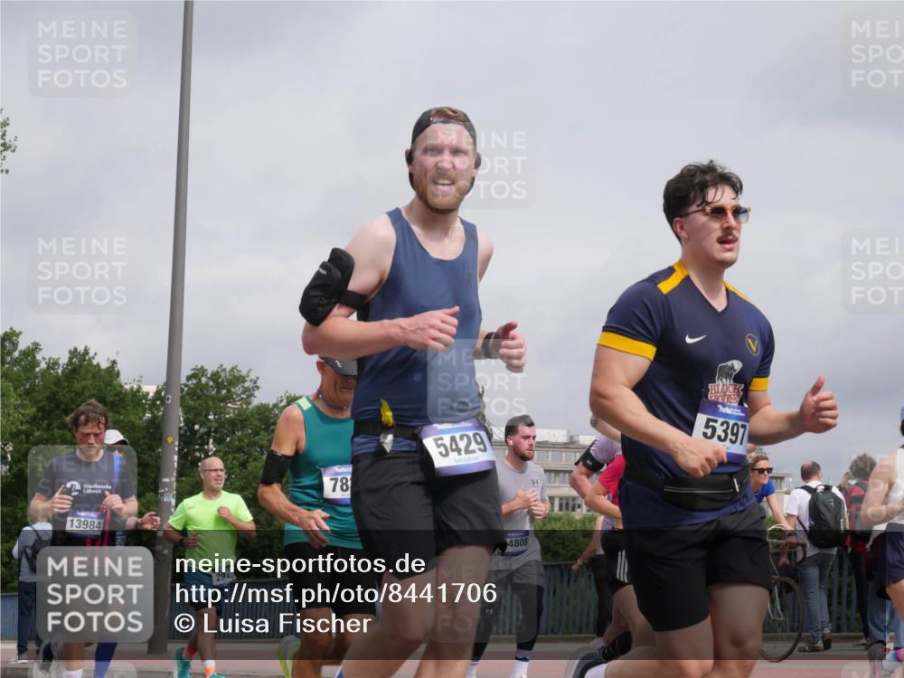 29.06.2025 - hella hamburg halbmarathon Luisa Fischer http://msf.ph/oto/8441706 29.06.2025 10:22:51 Kennedybrücke 13984, 629, 291, 78, 5429, 4808, 5397, 2405, 2795, 2918, 2993, 2995, 3446, 3631, 4562, 4570, 4979, 5035, 5397, 5429, 5878, 6796, 6939, 7248, 7249, 7836, 8427, 8537, 10349, 10594 meine-sportfotos.de