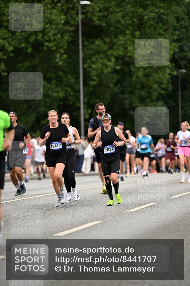 29.06.2025 - hella hamburg halbmarathon Dr. Thomas Lammeyer http://msf.ph/oto/8441707 29.06.2025 10:57:16 Kennedybrücke 2420, 2983, 2988, 3227, 3787, 4595, 6135, 6604, 7032, 7511, 7690, 7735, 7871, 9340, 10080, 10417, 10568, 10879, 10884, 10981 meine-sportfotos.de