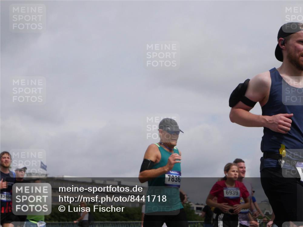 29.06.2025 - hella hamburg halbmarathon Luisa Fischer http://msf.ph/oto/8441718 29.06.2025 10:22:52 Kennedybrücke 13984, 15529, 7836, 6939, 2405, 2795, 2918, 2993, 2995, 3446, 3631, 4562, 4570, 4979, 5035, 5251, 5397, 5429, 5878, 6796, 6797, 6872, 6939, 7248, 7249, 7647, 7836, 8427, 10349, 10594 meine-sportfotos.de