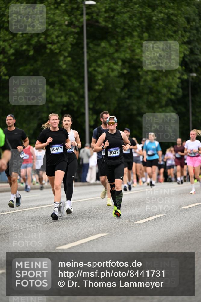 29.06.2025 - hella hamburg halbmarathon Dr. Thomas Lammeyer http://msf.ph/oto/8441731 29.06.2025 10:57:16 Kennedybrücke 2420, 2983, 2988, 3227, 3787, 4595, 6135, 6604, 7032, 7511, 7690, 7735, 7871, 9340, 10080, 10417, 10568, 10879, 10884, 10981 meine-sportfotos.de