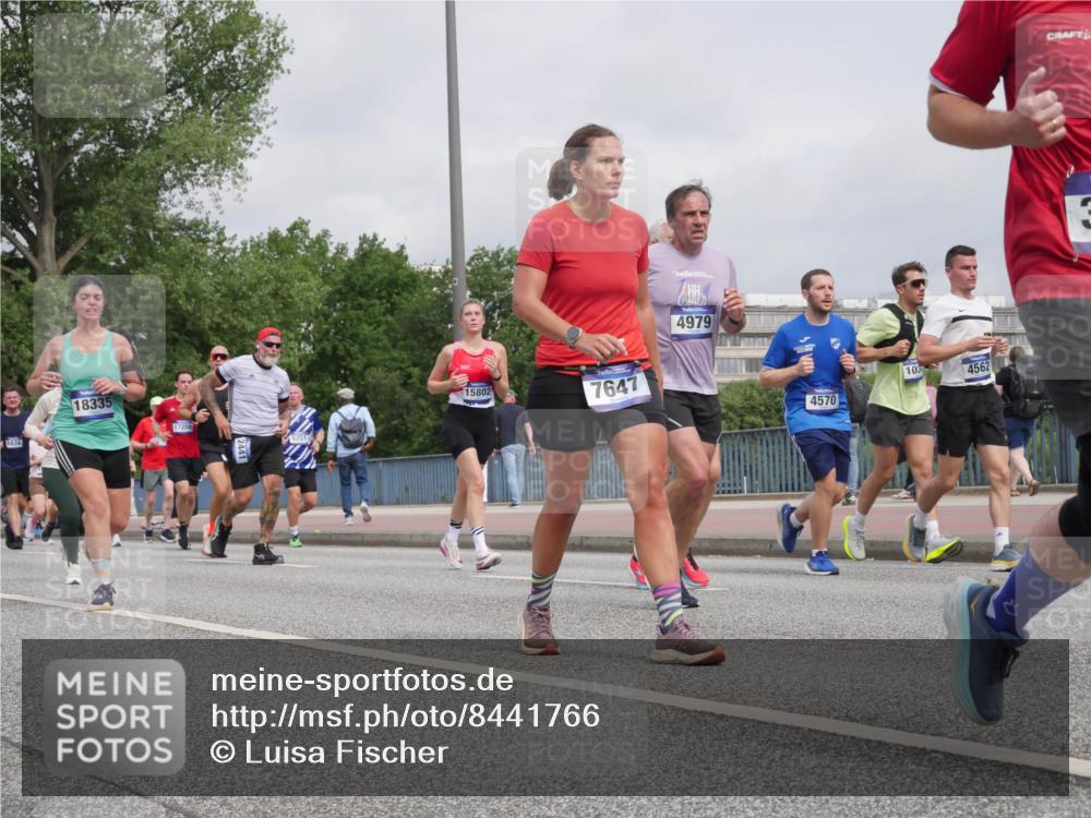 29.06.2025 - hella hamburg halbmarathon Luisa Fischer http://msf.ph/oto/8441766 29.06.2025 10:22:55 Kennedybrücke 18335, 2441, 5251, 15802, 7647, 4979, 103, 4562, 4570, 2918, 3631, 4562, 4570, 4979, 5035, 5251, 5878, 6796, 6797, 6872, 6874, 6939, 7137, 7248, 7647, 7836, 10349, 10594 meine-sportfotos.de