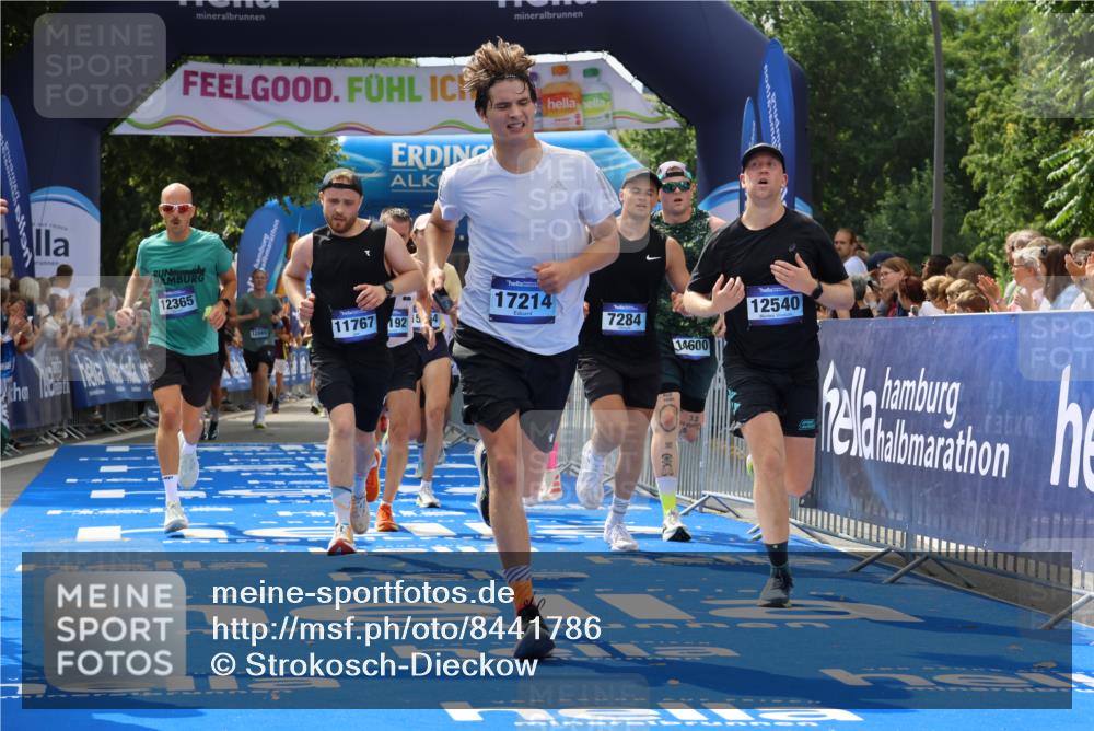 29.06.2025 - hella hamburg halbmarathon Strokosch-Dieckow http://msf.ph/oto/8441786 29.06.2025 10:40:30 Ziel 1912, 6649, 7284, 8966, 10978, 11767, 12365, 12540, 14924, 15015, 15164, 15247, 15542, 17214, 17245, 17724, 18192 meine-sportfotos.de