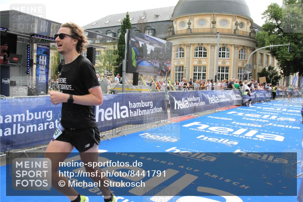 29.06.2025 - hella hamburg halbmarathon Michael Strokosch http://msf.ph/oto/8441791 29.06.2025 10:24:36 Ziel 7855, 14506 meine-sportfotos.de