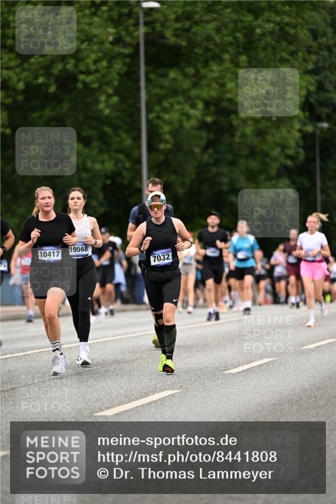 29.06.2025 - hella hamburg halbmarathon Dr. Thomas Lammeyer http://msf.ph/oto/8441808 29.06.2025 10:57:17 Kennedybrücke 2420, 2983, 2988, 3227, 3787, 4595, 6135, 6604, 7032, 7511, 7690, 7735, 7871, 9340, 9368, 10080, 10417, 10568, 10879, 10884, 10981 meine-sportfotos.de