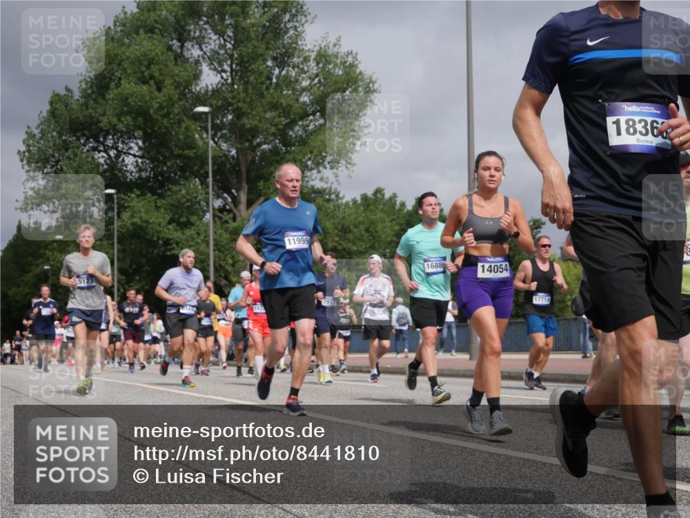 29.06.2025 - hella hamburg halbmarathon Luisa Fischer http://msf.ph/oto/8441810 29.06.2025 10:23:05 Kennedybrücke 5123, 444, 153, 11999, 7917, 16886, 14054, 17714, 281, 17, 1836, 1145, 3278, 3678, 4539, 4614, 5123, 5251, 5556, 5834, 5849, 6444, 6797, 6872, 6874, 7137, 7647, 7744, 7917, 10622 meine-sportfotos.de