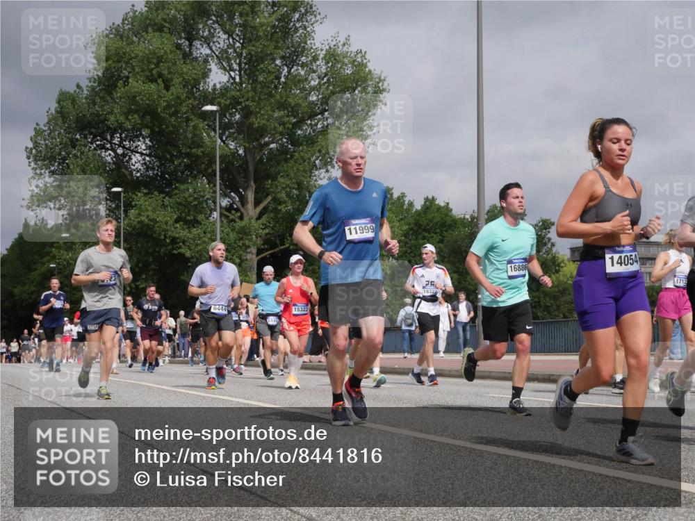 29.06.2025 - hella hamburg halbmarathon Luisa Fischer http://msf.ph/oto/8441816 29.06.2025 10:23:05 Kennedybrücke 6444, 15323, 11999, 26, 16322, 16886, 14054, 1712, 1145, 3278, 3678, 4539, 4614, 5123, 5251, 5556, 5834, 5849, 6444, 6797, 6872, 6874, 7137, 7647, 7744, 7917, 10622 meine-sportfotos.de