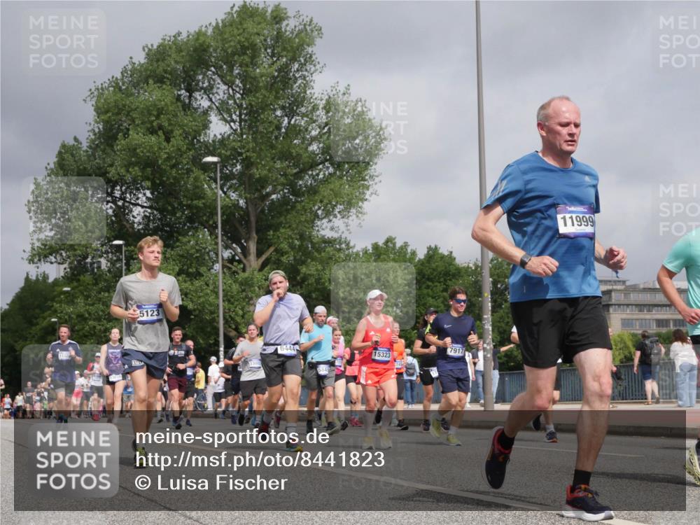 29.06.2025 - hella hamburg halbmarathon Luisa Fischer http://msf.ph/oto/8441823 29.06.2025 10:23:06 Kennedybrücke 1102, 5123, 6444, 15323, 7917, 11999, 1145, 3278, 3678, 4539, 4614, 5123, 5556, 5834, 5849, 6444, 6874, 7137, 7744, 7917, 10622 meine-sportfotos.de