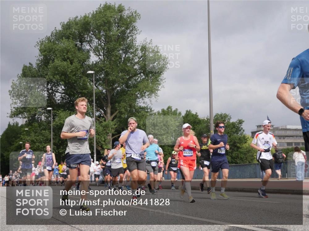 29.06.2025 - hella hamburg halbmarathon Luisa Fischer http://msf.ph/oto/8441828 29.06.2025 10:23:07 Kennedybrücke 1028, 4614, 10, 7917, 15323, 6444, 16322, 1145, 3278, 3678, 4539, 4614, 5123, 5556, 5834, 5849, 6444, 6874, 7137, 7744, 7917, 10622 meine-sportfotos.de