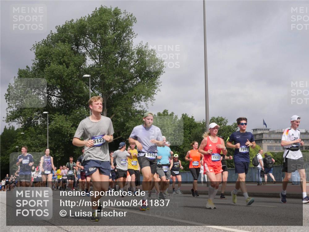 29.06.2025 - hella hamburg halbmarathon Luisa Fischer http://msf.ph/oto/8441837 29.06.2025 10:23:07 Kennedybrücke 11028, 5123, 11181, 13002, 10622, 6444, 5849, 8755, 17454, 15323, 7917, 6322, 1145, 3278, 3678, 4539, 4614, 5123, 5556, 5834, 5849, 6444, 6874, 7137, 7744, 7917, 10622 meine-sportfotos.de