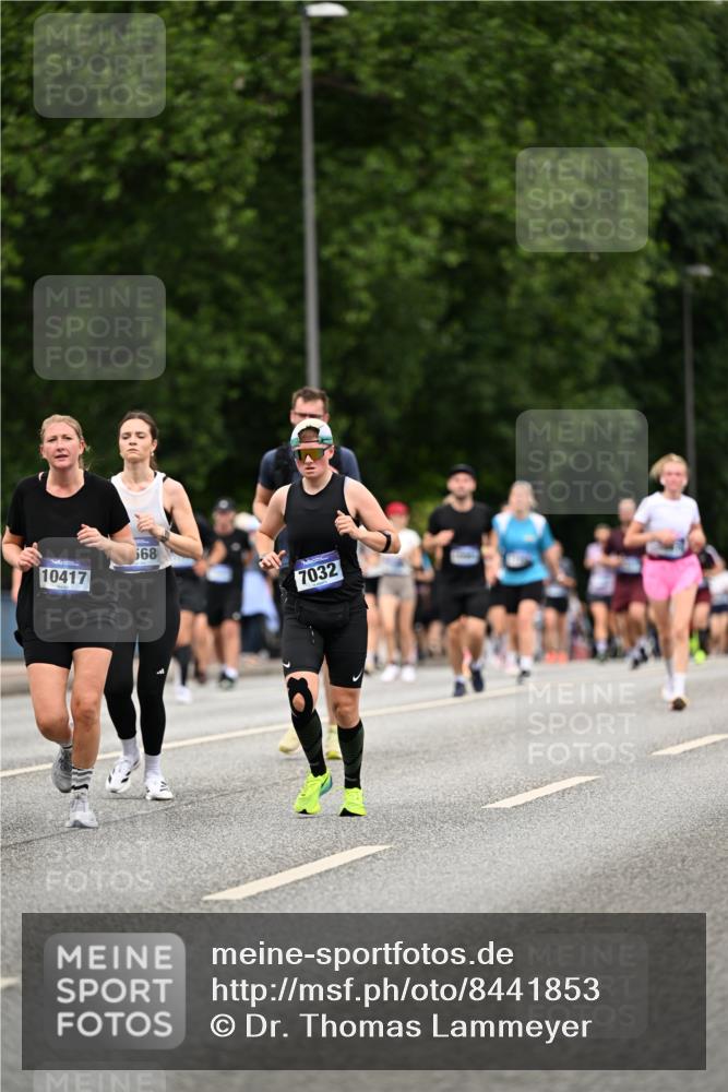 29.06.2025 - hella hamburg halbmarathon Dr. Thomas Lammeyer http://msf.ph/oto/8441853 29.06.2025 10:57:17 Kennedybrücke 2420, 2983, 2988, 3227, 3787, 4595, 6135, 6604, 7032, 7511, 7690, 7735, 7871, 9340, 9368, 10080, 10417, 10568, 10879, 10884, 10981 meine-sportfotos.de
