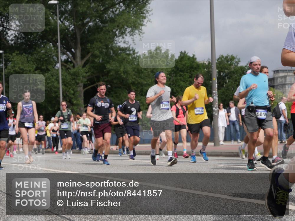 29.06.2025 - hella hamburg halbmarathon Luisa Fischer http://msf.ph/oto/8441857 29.06.2025 10:23:09 Kennedybrücke 028, 13619, 11141, 4614, 1300, 10622, 5849, 1145, 2357, 3278, 3678, 4539, 4614, 5123, 5556, 5834, 5849, 6444, 7744, 7917, 10622 meine-sportfotos.de
