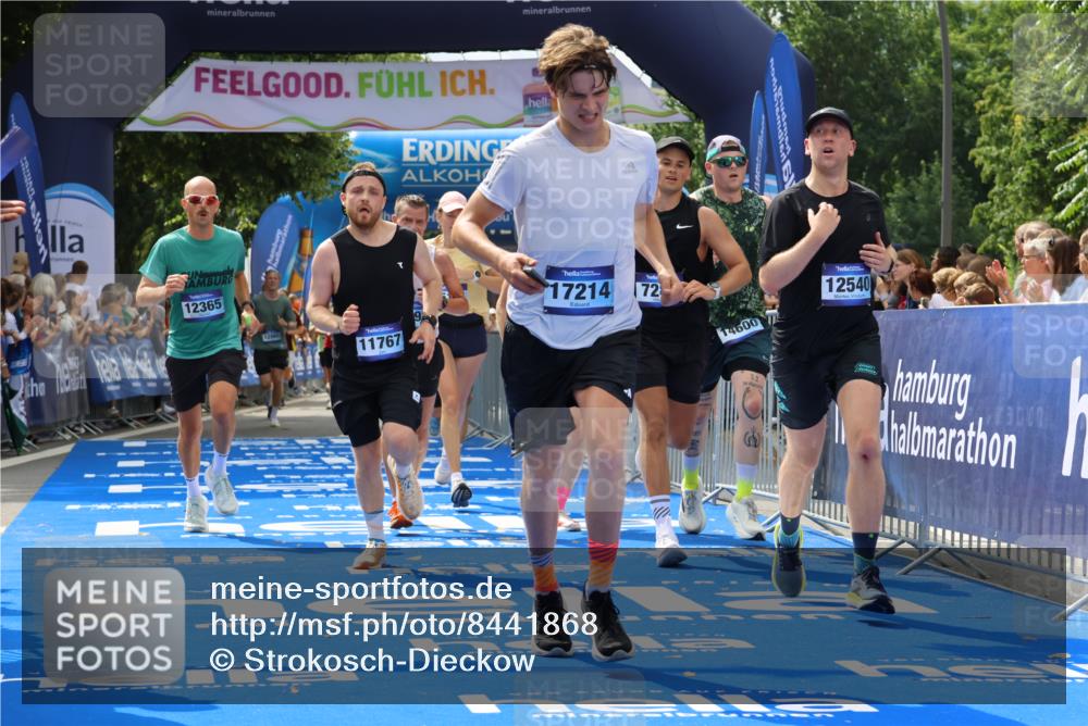 29.06.2025 - hella hamburg halbmarathon Strokosch-Dieckow http://msf.ph/oto/8441868 29.06.2025 10:40:31 Ziel 1912, 4843, 6649, 7284, 8966, 10978, 11767, 12365, 12540, 12865, 14820, 14924, 15015, 15164, 15247, 15542, 17214, 17724, 18192, 18399 meine-sportfotos.de