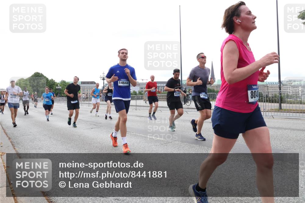 29.06.2025 - hella hamburg halbmarathon Lena Gebhardt http://msf.ph/oto/8441881 29.06.2025 10:29:30 Lombardsbrücke 18414, 1230, 10641, 6285, 14644, 4349, 174, 80, 1063, 1230, 1661, 2688, 3179, 3311, 3524, 4349, 4373, 4395, 5350, 6285, 6345, 6725, 7449, 7517, 7832, 8048, 8812, 9714, 9937, 10198, 10322, 10641, 10808, 10996, 11249, 11269, 11376, 11444, 11634, 11792, 11803, 11989, 12086, 12099, 12216, 12227, 12404, 12958, 13090, 13382, 13810, 14644, 15952, 15955, 16306, 16659, 16662, 16673, 16676, 17496, 17945, 18298, 18299, 18385, 18414 meine-sportfotos.de