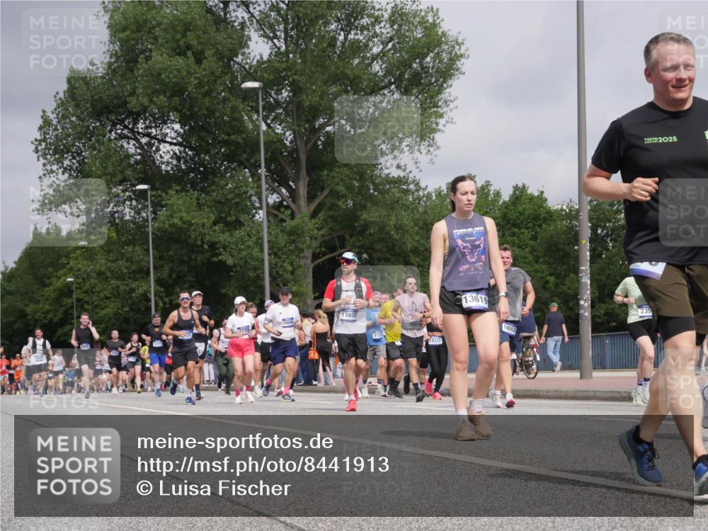 29.06.2025 - hella hamburg halbmarathon Luisa Fischer http://msf.ph/oto/8441913 29.06.2025 10:23:14 Kennedybrücke 18698, 7, 17853, 1115, 18322, 13619, 18002, 2025, 235, 1110, 1115, 2357, 3278, 3678, 4539, 4585, 4614, 4737, 4739, 5849, 7744, 8387, 9196, 9735, 10550, 10622 meine-sportfotos.de