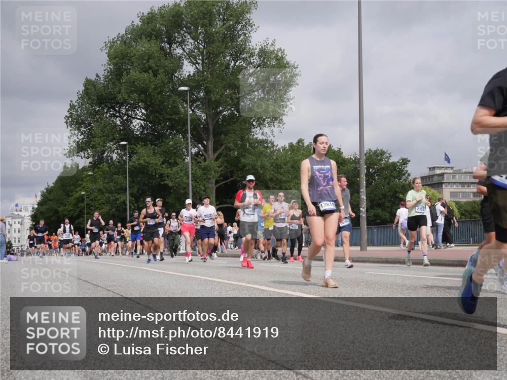 29.06.2025 - hella hamburg halbmarathon Luisa Fischer http://msf.ph/oto/8441919 29.06.2025 10:23:14 Kennedybrücke 4737, 17853, 1391, 18322, 13619, 800, 18002, 2357, 1110, 1115, 2357, 3278, 3678, 4539, 4585, 4614, 4737, 4739, 5849, 7744, 8387, 9196, 9735, 10550, 10622 meine-sportfotos.de