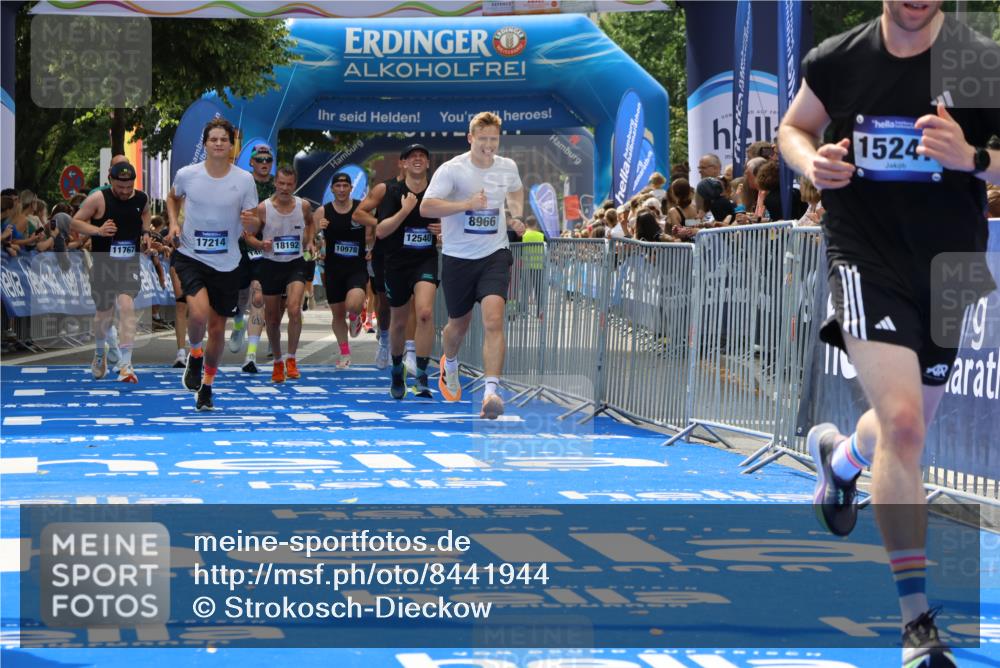 29.06.2025 - hella hamburg halbmarathon Strokosch-Dieckow http://msf.ph/oto/8441944 29.06.2025 10:40:27 Ziel 6649, 7284, 8370, 8966, 10978, 11767, 12365, 12540, 14924, 15015, 15164, 15247, 17214, 17245, 17916, 18192 meine-sportfotos.de