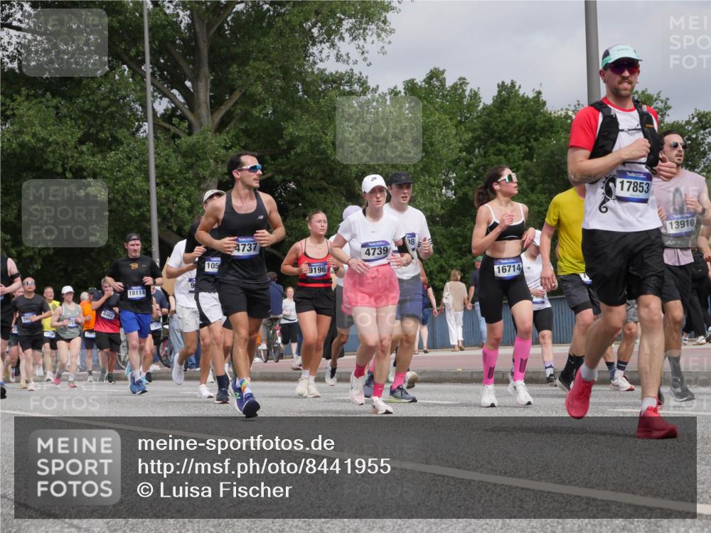 29.06.2025 - hella hamburg halbmarathon Luisa Fischer http://msf.ph/oto/8441955 29.06.2025 10:23:17 Kennedybrücke 56, 8462, 105, 18114, 4737, 9196, 4739, 18, 16714, 17853, 13910, 1110, 1115, 2357, 3278, 4585, 4737, 4739, 5659, 7519, 7744, 7808, 8387, 9136, 9196, 9735, 10414, 10550 meine-sportfotos.de