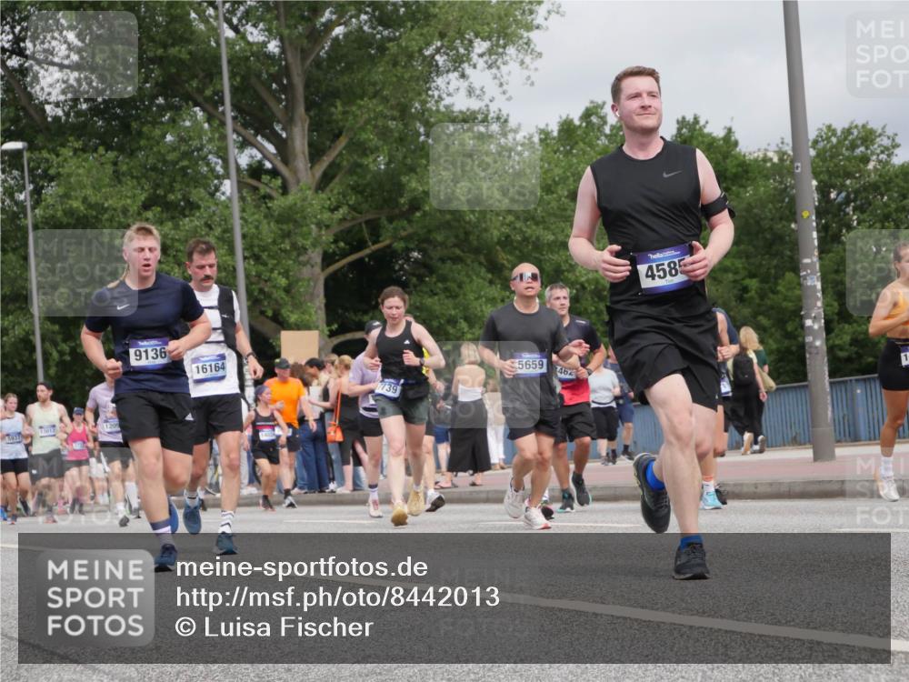 29.06.2025 - hella hamburg halbmarathon Luisa Fischer http://msf.ph/oto/8442013 29.06.2025 10:23:23 Kennedybrücke 5937, 13013, 1205, 9136, 16164, 739, 5659, 462, 4585, 1110, 1115, 4585, 4737, 4739, 5659, 5937, 7519, 7739, 7808, 8387, 8462, 8588, 9136, 9196, 9735, 10414, 10550 meine-sportfotos.de