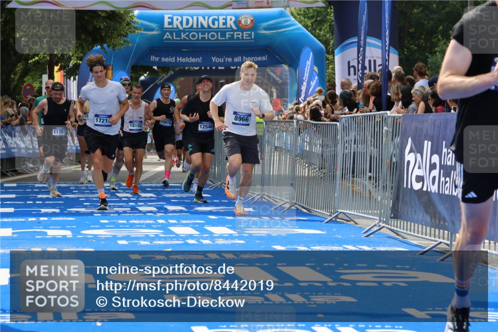 29.06.2025 - hella hamburg halbmarathon Strokosch-Dieckow http://msf.ph/oto/8442019 29.06.2025 10:40:28 Ziel 6649, 7284, 8370, 8966, 10978, 11767, 12365, 12540, 14924, 15015, 15164, 15247, 17214, 17245, 17916, 18192 meine-sportfotos.de