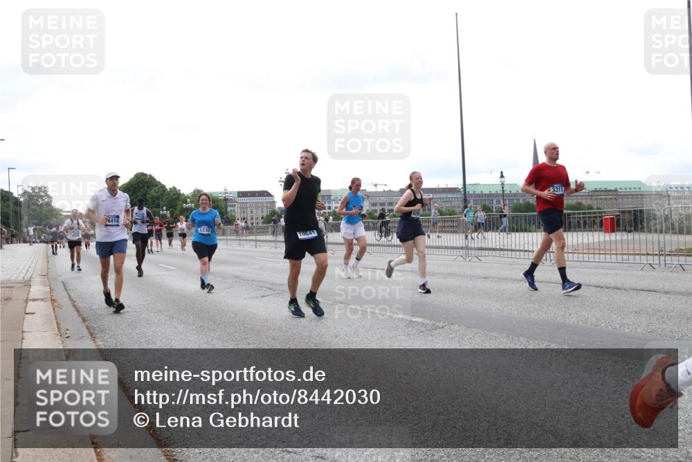 29.06.2025 - hella hamburg halbmarathon Lena Gebhardt http://msf.ph/oto/8442030 29.06.2025 10:29:31 Lombardsbrücke 8414, 1230, 10641, 3311, 1063, 1230, 1661, 2688, 3179, 3311, 3524, 4349, 4373, 4395, 5350, 6285, 6345, 6725, 7449, 7517, 7832, 8048, 8812, 9714, 9937, 10198, 10322, 10641, 10808, 10996, 11249, 11269, 11376, 11444, 11634, 11792, 11803, 11989, 12086, 12099, 12216, 12227, 12404, 12958, 13090, 13382, 13810, 14644, 15266, 15952, 15955, 16306, 16659, 16662, 16673, 16676, 17496, 17945, 18298, 18299, 18385, 18414 meine-sportfotos.de