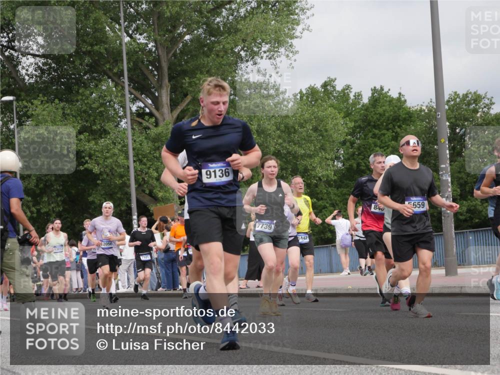 29.06.2025 - hella hamburg halbmarathon Luisa Fischer http://msf.ph/oto/8442033 29.06.2025 10:23:24 Kennedybrücke 13013, 15, 2056, 7101, 9136, 7739, 5442, 840, 5659, 1115, 1534, 4585, 4739, 5659, 5937, 7101, 7519, 7739, 7808, 8387, 8462, 8588, 9136, 9196, 9735, 10414, 10550, 10595 meine-sportfotos.de