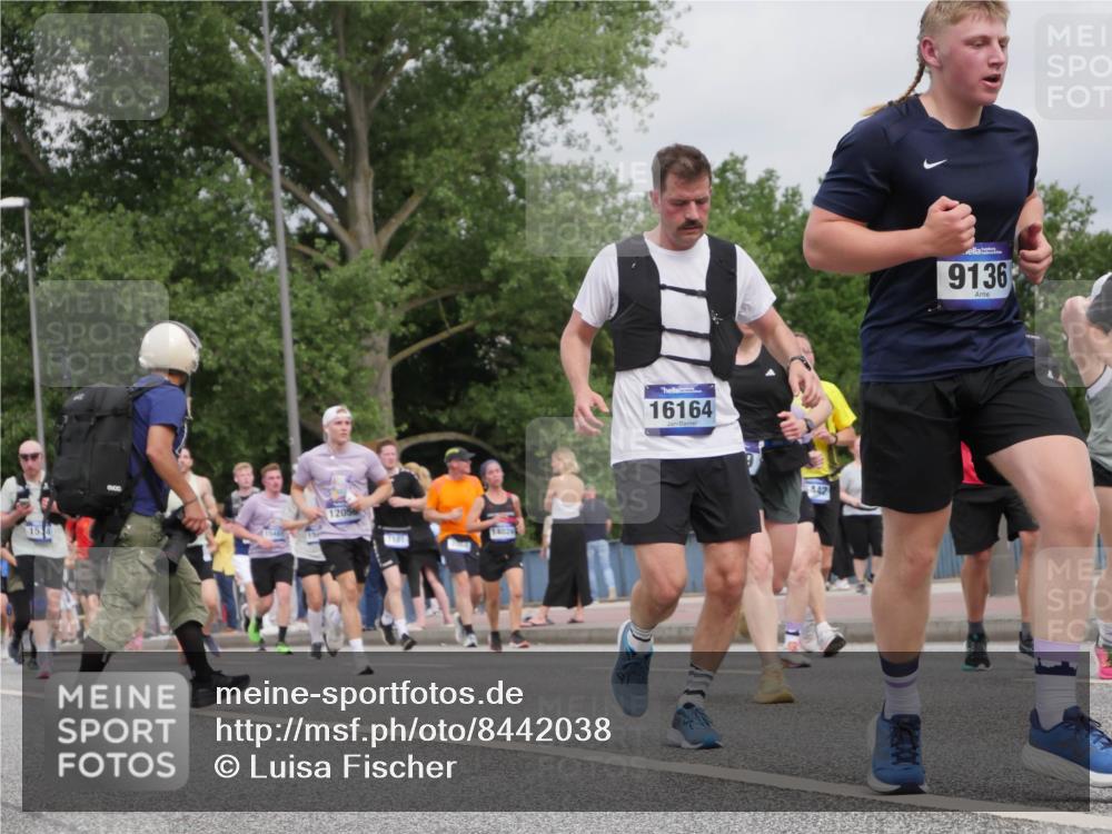 29.06.2025 - hella hamburg halbmarathon Luisa Fischer http://msf.ph/oto/8442038 29.06.2025 10:23:25 Kennedybrücke 15, 12056, 14020, 16164, 442, 9136, 1046, 1069, 1534, 4585, 5659, 5831, 5937, 7101, 7519, 7739, 7808, 8387, 8462, 8588, 9136, 9196, 9735, 10414, 10550, 10595 meine-sportfotos.de