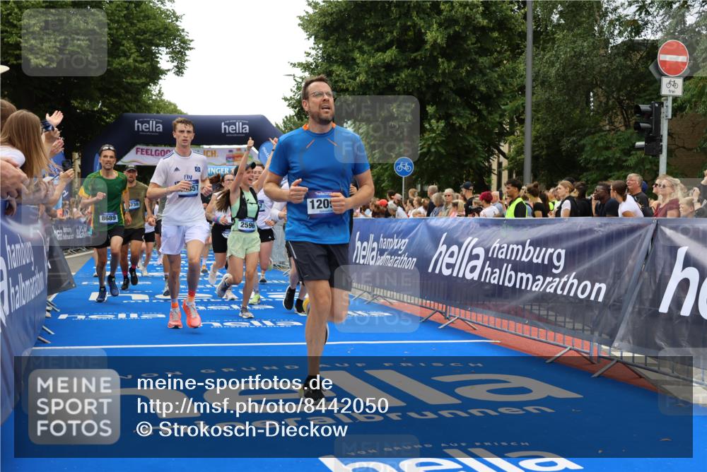 29.06.2025 - hella hamburg halbmarathon Strokosch-Dieckow http://msf.ph/oto/8442050 29.06.2025 10:49:31 Ziel 1342, 1476, 2504, 2516, 2592, 2596, 2878, 2889, 2937, 5705, 5978, 8437, 8689, 8813, 9038, 9463, 9649, 11339, 11340, 11679, 11779, 11977, 12094, 12670, 13233, 13269, 14562, 14838, 15392, 15784, 15857, 15894, 15966, 16114, 16592, 16738, 16891, 17001, 18476, 18887, 18960 meine-sportfotos.de