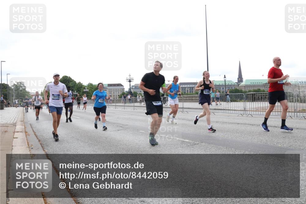 29.06.2025 - hella hamburg halbmarathon Lena Gebhardt http://msf.ph/oto/8442059 29.06.2025 10:29:32 Lombardsbrücke 18414, 10641, 11249, 6285, 3311, 1063, 1230, 1661, 2688, 2699, 3179, 3311, 3524, 4349, 4373, 4395, 5350, 6285, 6345, 6725, 7449, 7517, 7832, 8048, 8388, 8812, 9714, 9937, 10198, 10322, 10641, 10808, 10996, 11249, 11269, 11376, 11444, 11634, 11792, 11803, 11989, 12086, 12099, 12216, 12227, 12404, 12958, 13090, 13382, 13810, 14644, 15266, 15952, 15955, 16306, 16659, 16662, 16673, 16676, 17496, 17945, 18298, 18299, 18385, 18414 meine-sportfotos.de