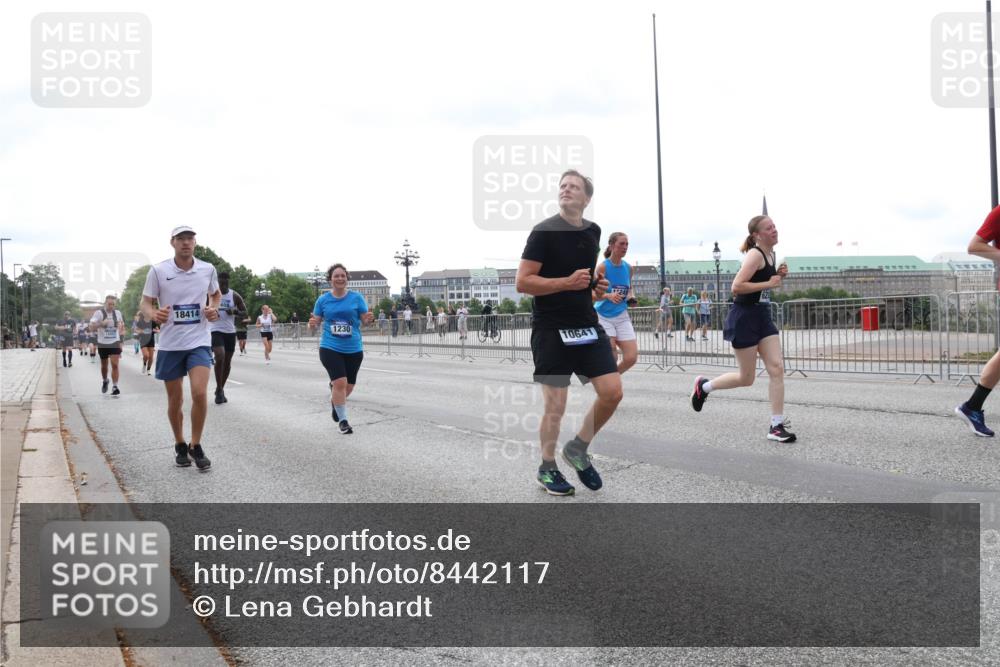 29.06.2025 - hella hamburg halbmarathon Lena Gebhardt http://msf.ph/oto/8442117 29.06.2025 10:29:32 Lombardsbrücke 18414, 1230, 10641, 1249, 1063, 1230, 1661, 2688, 2699, 3179, 3311, 3524, 4349, 4373, 4395, 5350, 6285, 6345, 6725, 7449, 7517, 7832, 8048, 8388, 8812, 9714, 9937, 10198, 10322, 10641, 10808, 10996, 11249, 11269, 11376, 11444, 11634, 11792, 11803, 11989, 12086, 12099, 12216, 12227, 12404, 12958, 13090, 13382, 13810, 14644, 15266, 15952, 15955, 16306, 16659, 16662, 16673, 16676, 17496, 17945, 18298, 18299, 18385, 18414 meine-sportfotos.de