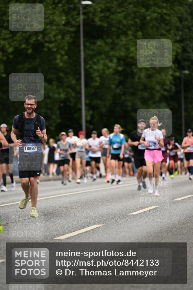 29.06.2025 - hella hamburg halbmarathon Dr. Thomas Lammeyer http://msf.ph/oto/8442133 29.06.2025 10:57:20 Kennedybrücke 2420, 2983, 2988, 3227, 3787, 4595, 6135, 6604, 7032, 7511, 7690, 7735, 7871, 9340, 9368, 10080, 10417, 10568, 10879, 10981 meine-sportfotos.de