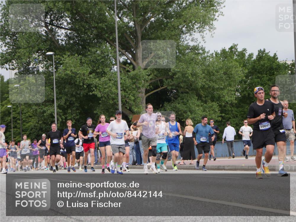 29.06.2025 - hella hamburg halbmarathon Luisa Fischer http://msf.ph/oto/8442144 29.06.2025 10:23:36 Kennedybrücke 2834, 19132, 12977, 8025, 6254, 19131, 106, 7131, 10647, 11100, 10041, 1046, 1069, 1154, 1471, 1474, 1534, 2064, 3733, 4422, 5831, 5937, 7101, 7131, 8025, 8588, 8738, 9873, 10041, 10595, 10613, 10647, 10754 meine-sportfotos.de