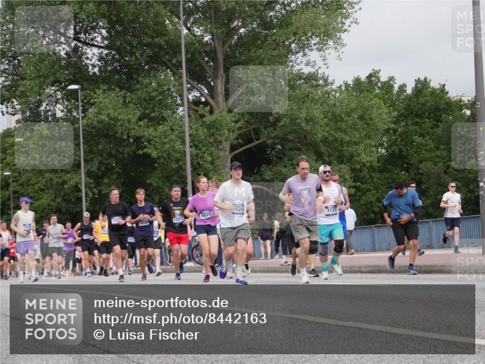 29.06.2025 - hella hamburg halbmarathon Luisa Fischer http://msf.ph/oto/8442163 29.06.2025 10:23:37 Kennedybrücke 191, 19131, 12977, 8025, 14500, 10039, 2053, 6254, 7131, 1046, 1069, 1154, 1471, 1474, 1534, 2064, 3733, 4422, 5831, 7101, 7131, 8025, 8738, 9873, 10041, 10595, 10613, 10647, 10754 meine-sportfotos.de