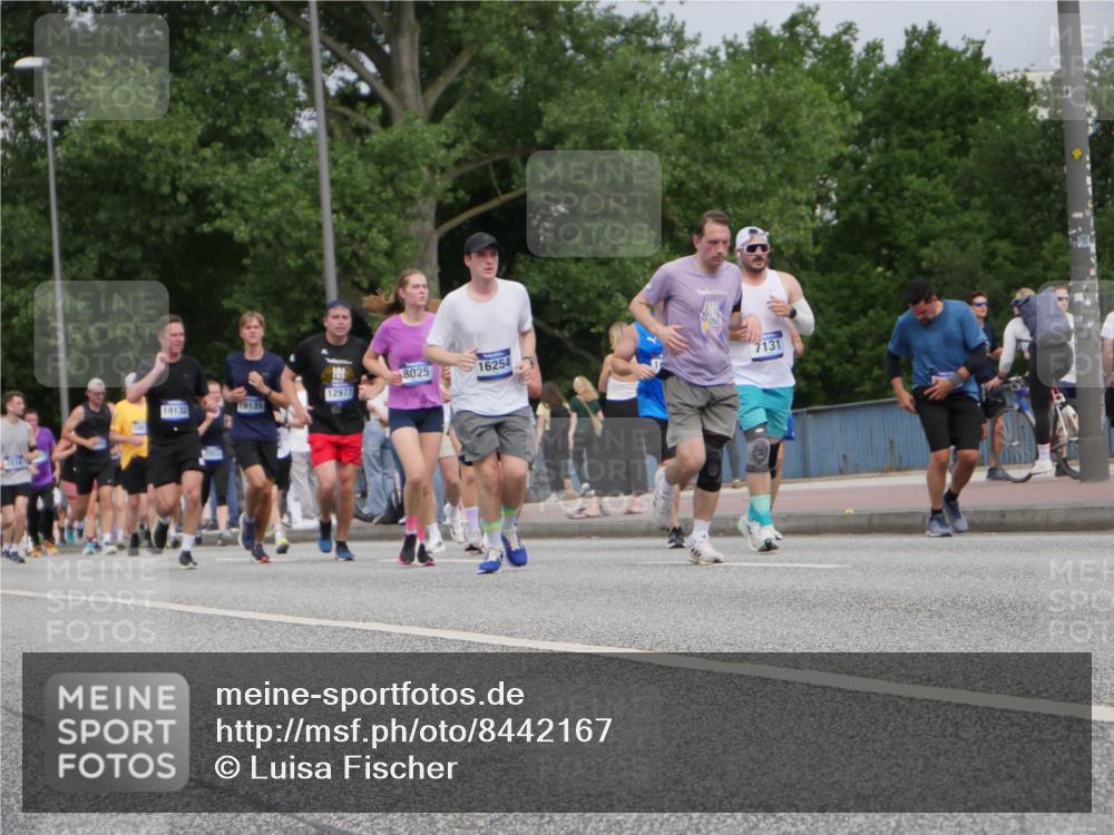 29.06.2025 - hella hamburg halbmarathon Luisa Fischer http://msf.ph/oto/8442167 29.06.2025 10:23:38 Kennedybrücke 8025, 16254, 7131, 12977, 19132, 19131, 1046, 1069, 1154, 1471, 1474, 2064, 3733, 3842, 4422, 5831, 7131, 8025, 8738, 9873, 10041, 10613, 10647, 10754 meine-sportfotos.de