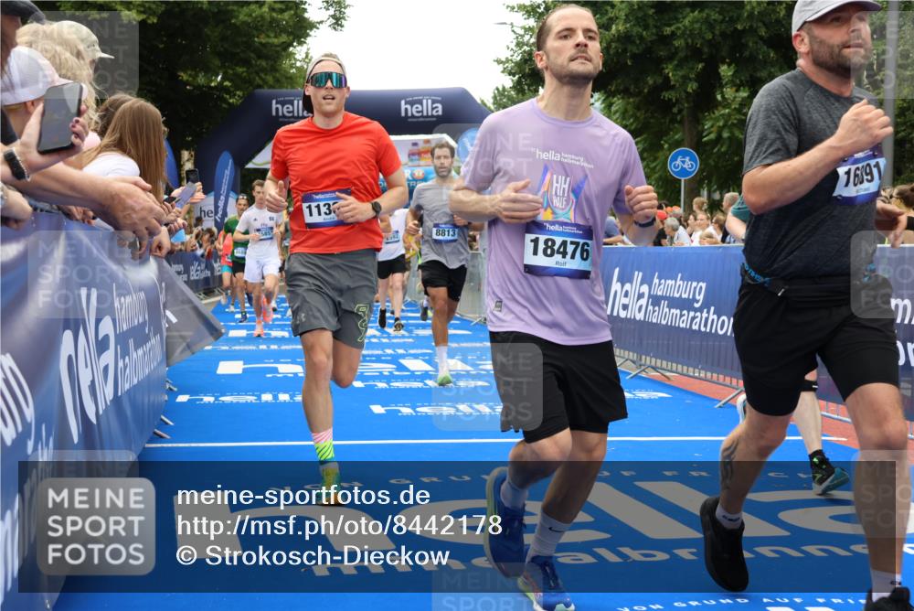 29.06.2025 - hella hamburg halbmarathon Strokosch-Dieckow http://msf.ph/oto/8442178 29.06.2025 10:49:28 Ziel 1342, 1476, 2516, 2592, 2596, 2878, 2889, 5705, 8437, 8689, 8813, 9038, 9649, 11339, 11340, 11679, 11779, 12094, 12670, 13233, 13269, 14562, 14838, 15392, 15784, 15857, 15894, 15966, 16114, 16592, 16738, 16891, 17001, 18476, 18887, 18960 meine-sportfotos.de