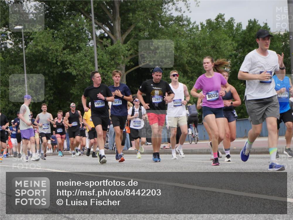 29.06.2025 - hella hamburg halbmarathon Luisa Fischer http://msf.ph/oto/8442203 29.06.2025 10:23:40 Kennedybrücke 2834, 4166, 4503, 19132, 19131, 11100, 12977, 14502, 8025, 16991, 1154, 1471, 2053, 2064, 2834, 3842, 7131, 8025, 8738, 9873, 10039, 10041, 10613, 10647, 10754 meine-sportfotos.de