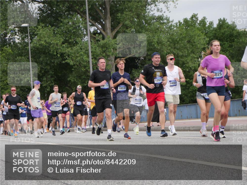29.06.2025 - hella hamburg halbmarathon Luisa Fischer http://msf.ph/oto/8442209 29.06.2025 10:23:41 Kennedybrücke 3842, 14, 2834, 4166, 14503, 9132, 19131, 11100, 12977, 14502, 987, 025, 1154, 1471, 2053, 2064, 2834, 3842, 4869, 7131, 8025, 8738, 9873, 10039, 10041, 10613, 10647, 10754 meine-sportfotos.de