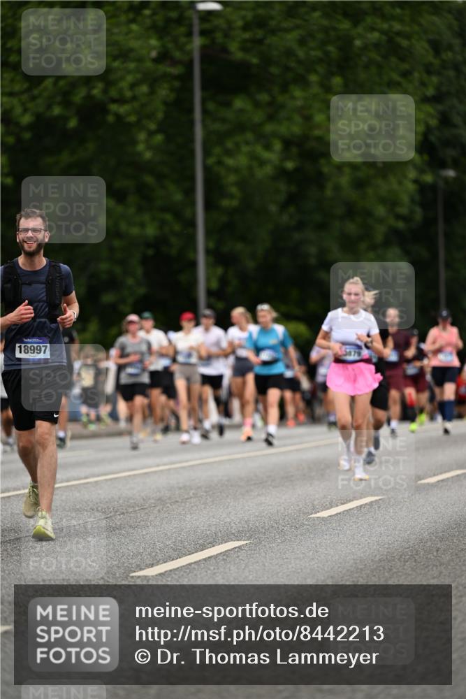 29.06.2025 - hella hamburg halbmarathon Dr. Thomas Lammeyer http://msf.ph/oto/8442213 29.06.2025 10:57:20 Kennedybrücke 2420, 2983, 2988, 3227, 3787, 4595, 6135, 6604, 7032, 7511, 7690, 7735, 7871, 9340, 9368, 10080, 10417, 10568, 10879, 10981 meine-sportfotos.de