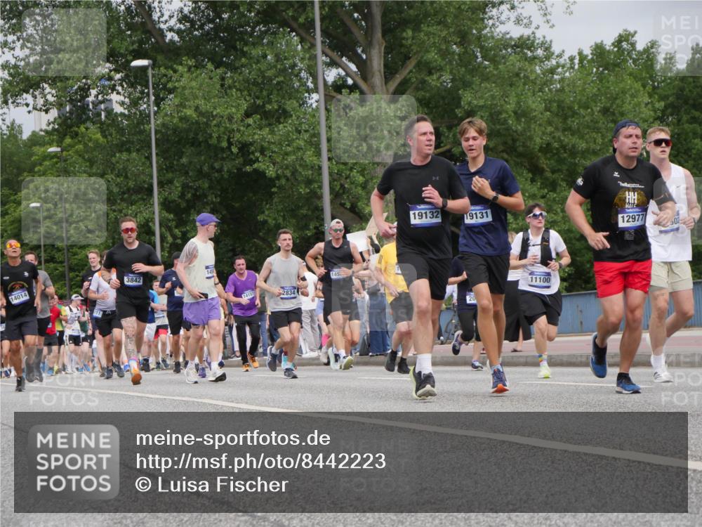 29.06.2025 - hella hamburg halbmarathon Luisa Fischer http://msf.ph/oto/8442223 29.06.2025 10:23:42 Kennedybrücke 14014, 3842, 145, 14157, 2834, 145, 19132, 19131, 20, 11100, 12977, 02, 1471, 2053, 2064, 2834, 3842, 4869, 6951, 7131, 8025, 8738, 9873, 10039, 10041, 10613, 10647, 10754 meine-sportfotos.de