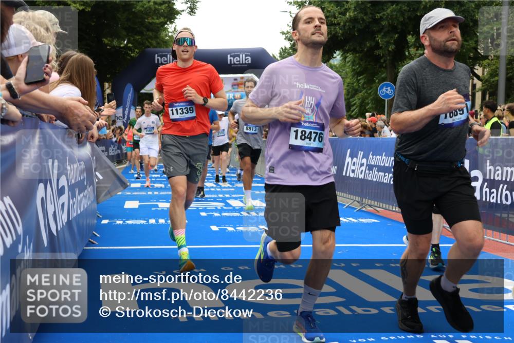 29.06.2025 - hella hamburg halbmarathon Strokosch-Dieckow http://msf.ph/oto/8442236 29.06.2025 10:49:28 Ziel 1342, 1476, 2516, 2592, 2596, 2878, 2889, 5705, 8437, 8689, 8813, 9038, 9649, 11339, 11340, 11679, 11779, 12094, 12670, 13233, 13269, 14562, 14838, 15392, 15784, 15857, 15894, 15966, 16114, 16592, 16738, 16891, 17001, 18476, 18887, 18960 meine-sportfotos.de