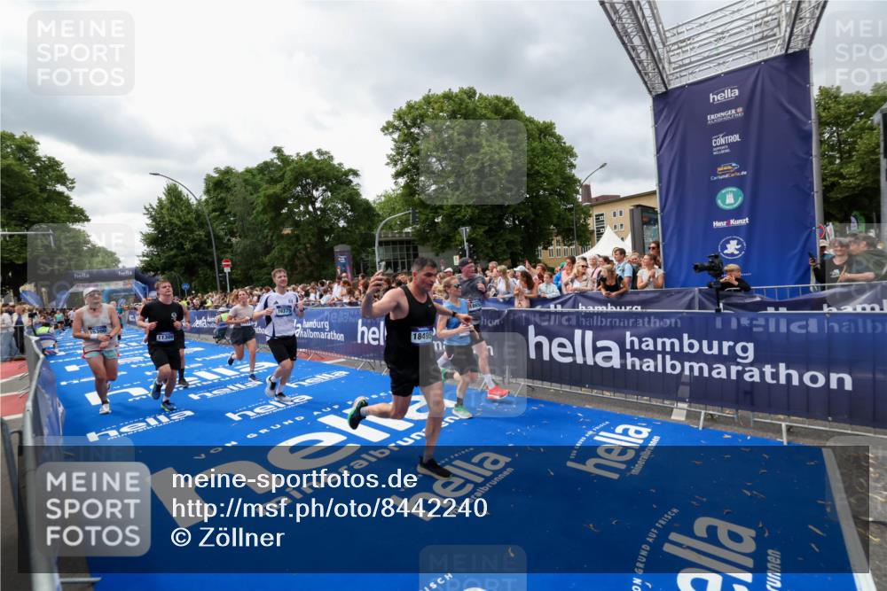 29.06.2025 - hella hamburg halbmarathon Zöllner http://msf.ph/oto/8442240 29.06.2025 10:56:27 Ziel 3048, 4029, 5672, 7742, 8863, 9622, 10665, 11231, 11309, 15300, 15818, 16375, 17734, 18117, 18495, 18652, 18741 meine-sportfotos.de