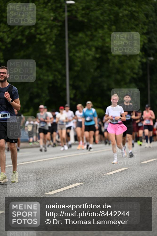 29.06.2025 - hella hamburg halbmarathon Dr. Thomas Lammeyer http://msf.ph/oto/8442244 29.06.2025 10:57:20 Kennedybrücke 2420, 2983, 2988, 3227, 3787, 4595, 6135, 6604, 7032, 7511, 7690, 7735, 7871, 9340, 9368, 10080, 10417, 10568, 10879, 10981 meine-sportfotos.de