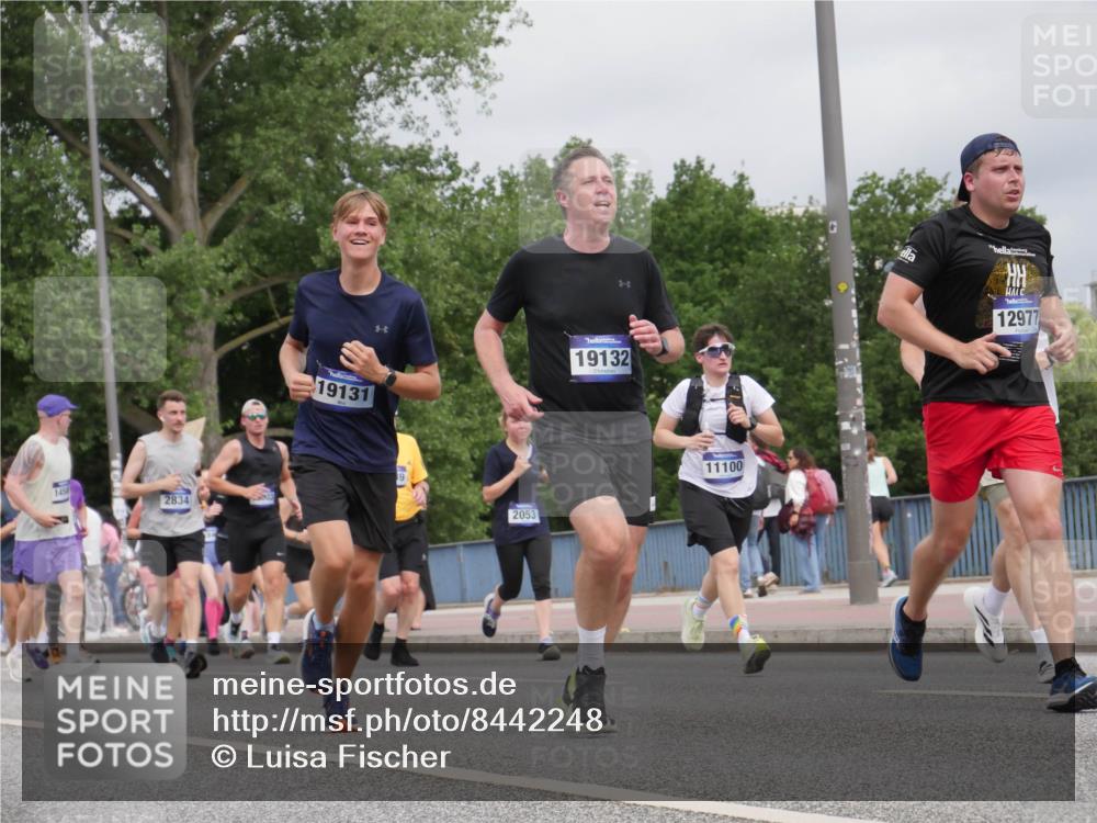 29.06.2025 - hella hamburg halbmarathon Luisa Fischer http://msf.ph/oto/8442248 29.06.2025 10:23:43 Kennedybrücke 145, 2834, 19131, 2053, 19132, 11100, 12977, 1011, 2053, 2064, 2834, 3842, 4166, 4288, 4754, 4869, 6951, 7131, 8025, 8738, 9873, 10039, 10041, 10613, 10647, 10754 meine-sportfotos.de