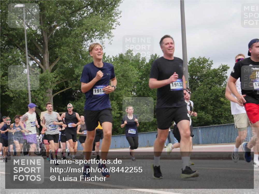 29.06.2025 - hella hamburg halbmarathon Luisa Fischer http://msf.ph/oto/8442255 29.06.2025 10:23:43 Kennedybrücke 1450, 2834, 145, 1915, 869, 2053, 19132, 12, 1011, 2053, 2064, 2834, 3842, 4166, 4288, 4754, 4869, 6951, 7131, 8025, 8738, 9873, 10039, 10041, 10613, 10647, 10754 meine-sportfotos.de