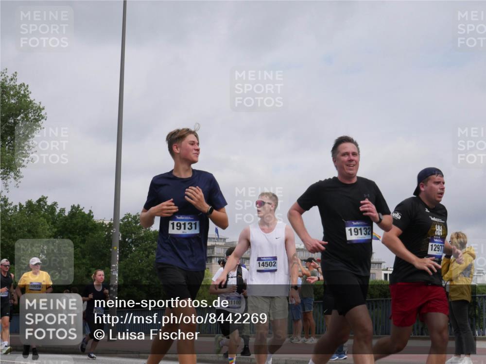 29.06.2025 - hella hamburg halbmarathon Luisa Fischer http://msf.ph/oto/8442269 29.06.2025 10:23:45 Kennedybrücke 14503, 10039, 2053, 19131, 11100, 14502, 19132, 12977, 1011, 2053, 2834, 3842, 4154, 4166, 4288, 4754, 4869, 5181, 6951, 7131, 8025, 9011, 9873, 10039, 10613, 10647, 10754 meine-sportfotos.de