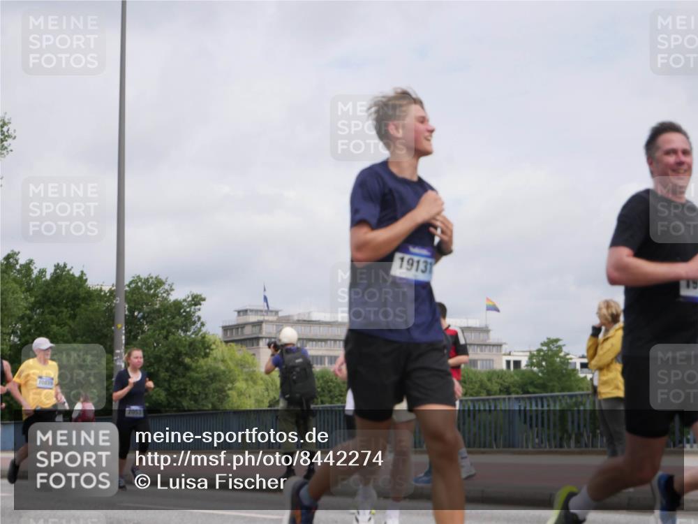 29.06.2025 - hella hamburg halbmarathon Luisa Fischer http://msf.ph/oto/8442274 29.06.2025 10:23:45 Kennedybrücke 10039, 2053, 19131, 19, 1011, 2053, 2834, 3842, 4154, 4166, 4288, 4754, 4869, 5181, 6951, 7131, 8025, 9011, 9873, 10039, 10613, 10647, 10754 meine-sportfotos.de
