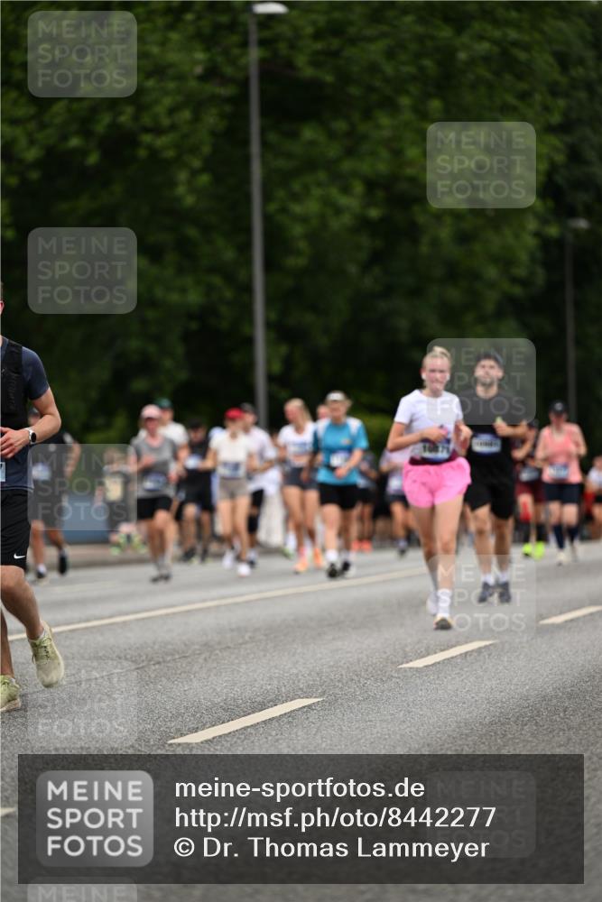 29.06.2025 - hella hamburg halbmarathon Dr. Thomas Lammeyer http://msf.ph/oto/8442277 29.06.2025 10:57:21 Kennedybrücke 2420, 2983, 2988, 3227, 4595, 6135, 6604, 7032, 7511, 7690, 7735, 7871, 9340, 9368, 10080, 10417, 10568, 10879, 10981 meine-sportfotos.de