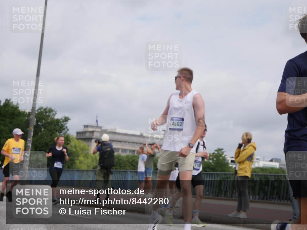 29.06.2025 - hella hamburg halbmarathon Luisa Fischer http://msf.ph/oto/8442280 29.06.2025 10:23:46 Kennedybrücke 2063, 14502, 1011, 2053, 2834, 3842, 4154, 4166, 4288, 4754, 4869, 5181, 6951, 7131, 8025, 8940, 9005, 9011, 9873, 10039, 10613, 10647, 10754 meine-sportfotos.de