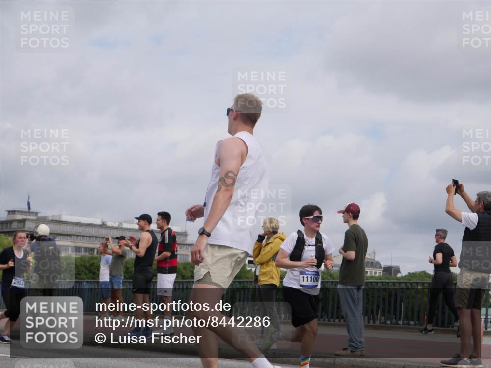 29.06.2025 - hella hamburg halbmarathon Luisa Fischer http://msf.ph/oto/8442286 29.06.2025 10:23:46 Kennedybrücke 2053, 11100, 1011, 2053, 2834, 3842, 4154, 4166, 4288, 4754, 4869, 5181, 6951, 7131, 8025, 8940, 9005, 9011, 9873, 10039, 10613, 10647, 10754 meine-sportfotos.de