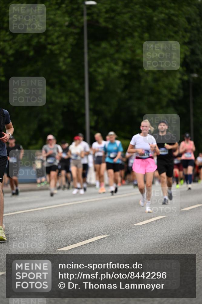 29.06.2025 - hella hamburg halbmarathon Dr. Thomas Lammeyer http://msf.ph/oto/8442296 29.06.2025 10:57:21 Kennedybrücke 2420, 2983, 2988, 3227, 4595, 6135, 6604, 7032, 7511, 7690, 7735, 7871, 9340, 9368, 10080, 10417, 10568, 10879, 10981 meine-sportfotos.de