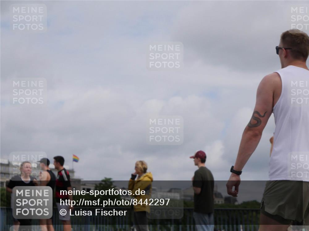 29.06.2025 - hella hamburg halbmarathon Luisa Fischer http://msf.ph/oto/8442297 29.06.2025 10:23:47 Kennedybrücke 1011, 2053, 2834, 3842, 4154, 4166, 4288, 4754, 4869, 5181, 6608, 6844, 6951, 8025, 8940, 9005, 9011, 9236, 10039, 10613, 10647 meine-sportfotos.de
